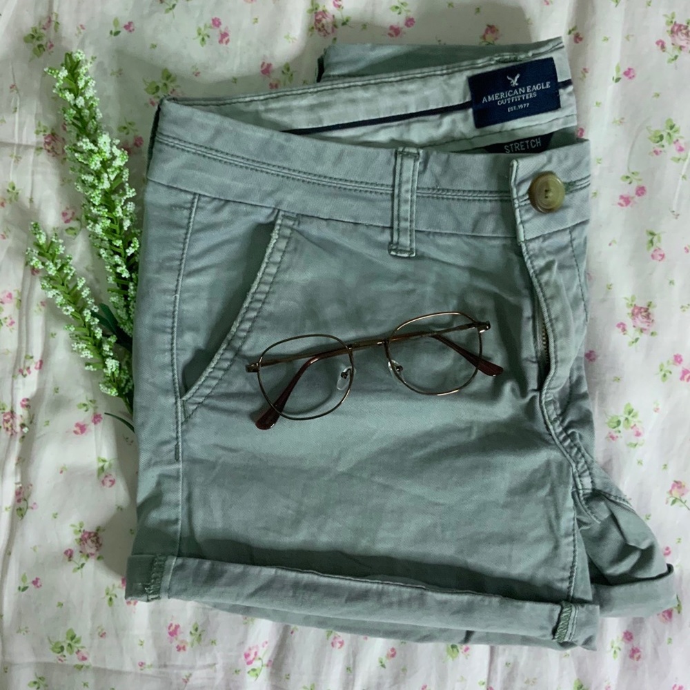 American Eagle 🦅 shorts in olive green